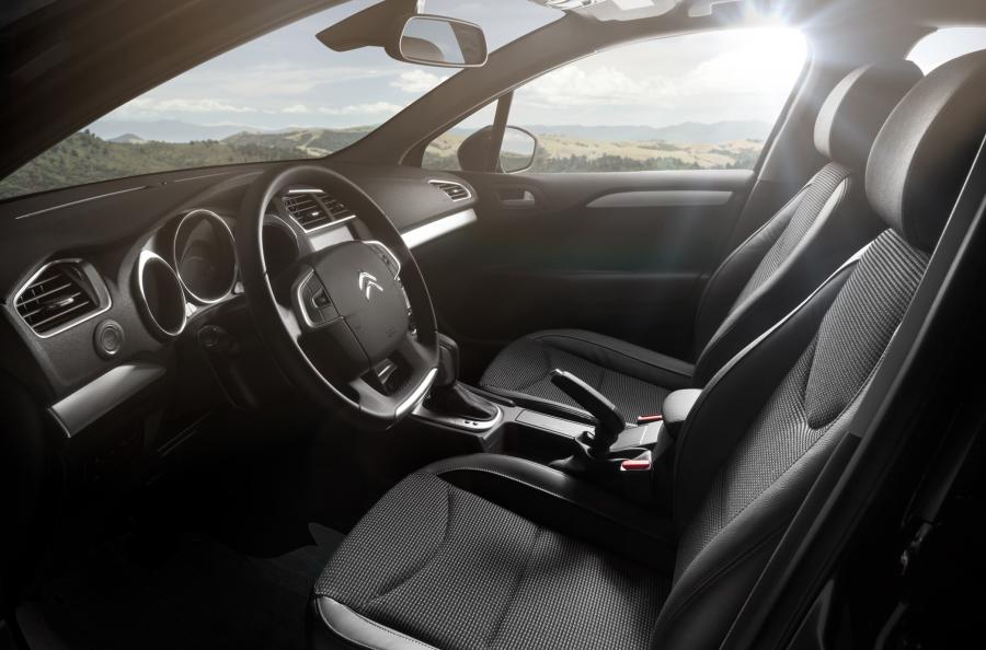Интерьер Citroen C4 Sedan 2016 года  (CIS) (фото 3 из 3)